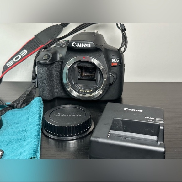Canon EOS Rebel T7 DSLR Camera with 18-55mm Lens - Picture 4 of 6